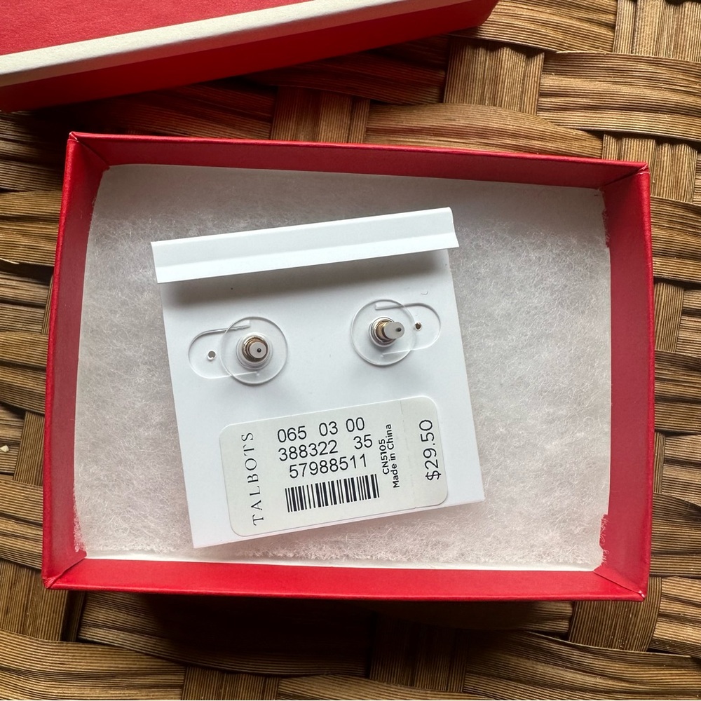 Talbots Gold Shell Stud Earrings - Picture 4 of 4